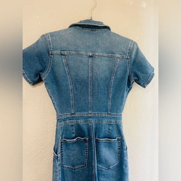 Good American denim jumpsuit, and it has a very clean, modern-utility vibe SZ 2 - Picture 13 of 16